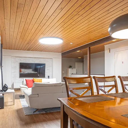 Spacious 200 M2 House Apartment *